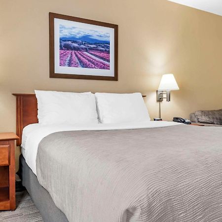 Quality Inn Airport Moncton Exterior photo