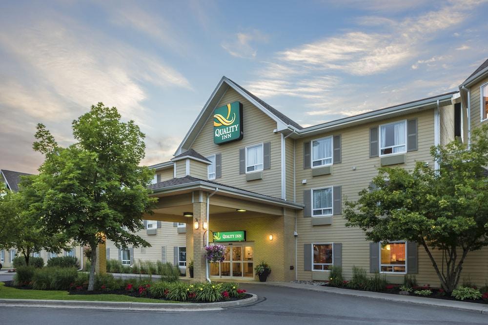 Quality Inn Airport Moncton Exterior photo