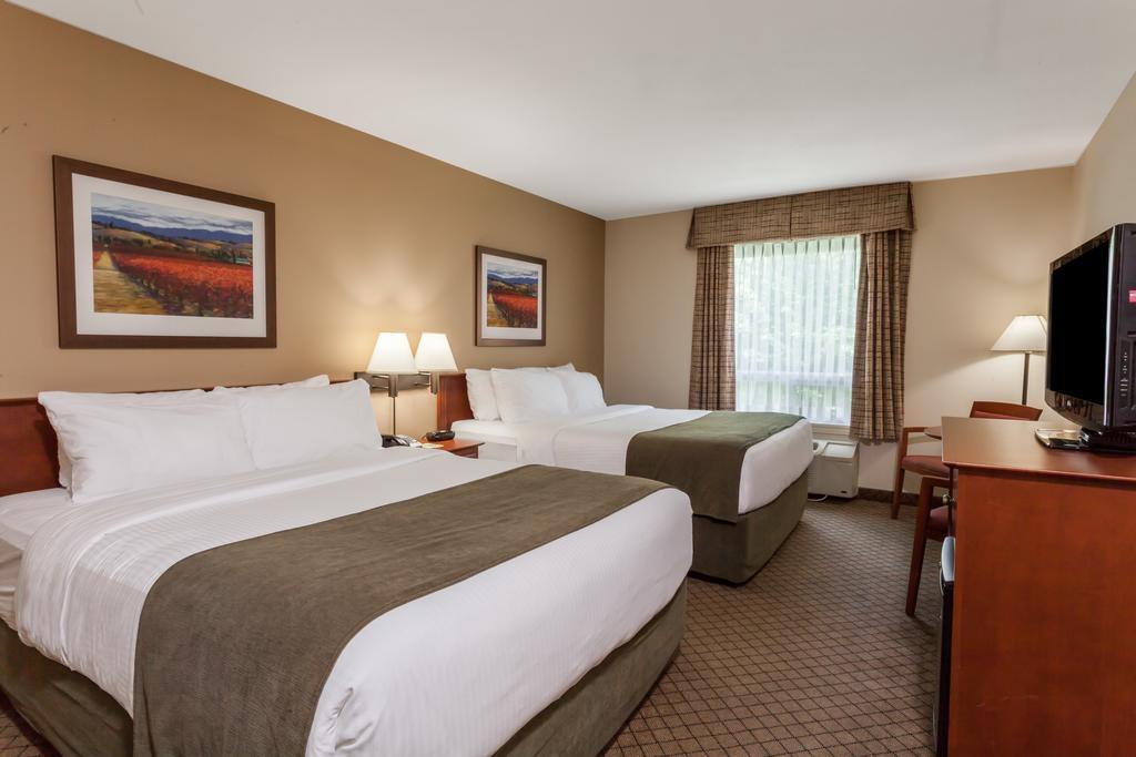 Quality Inn Airport Moncton Exterior photo