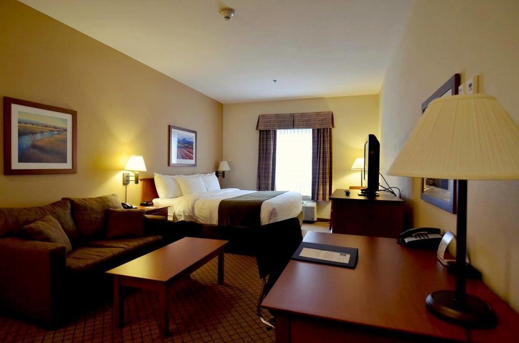 Quality Inn Airport Moncton Exterior photo