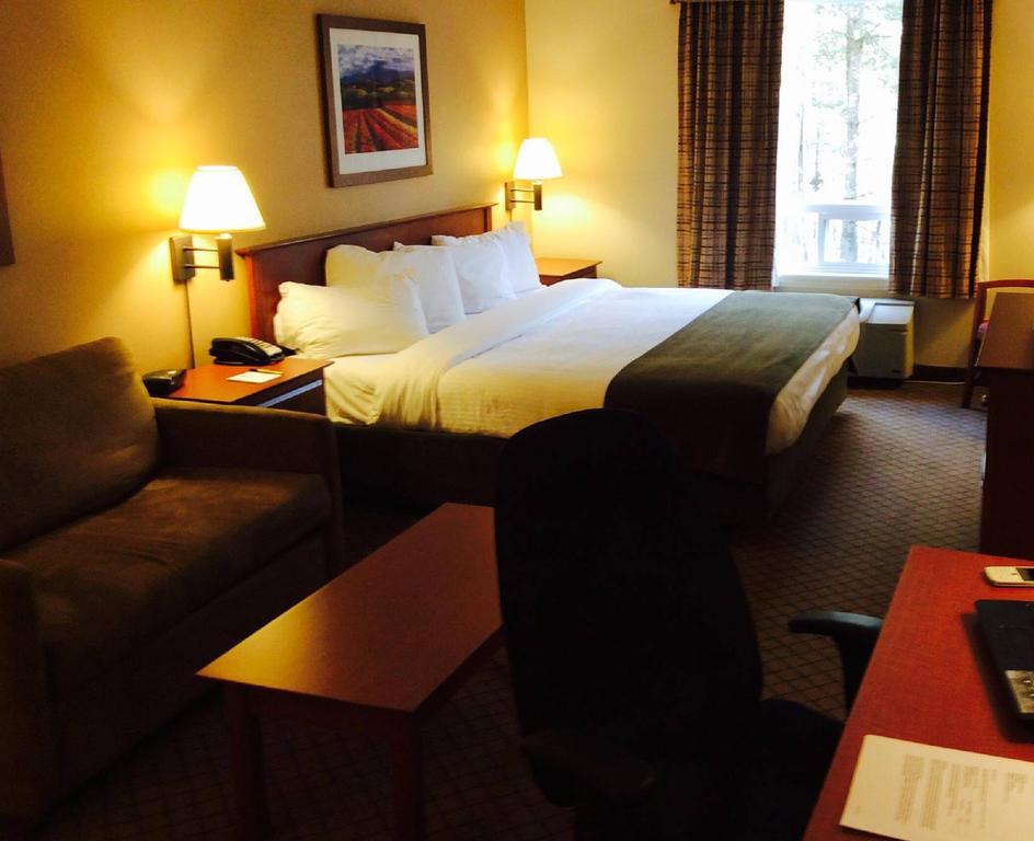 Quality Inn Airport Moncton Exterior photo
