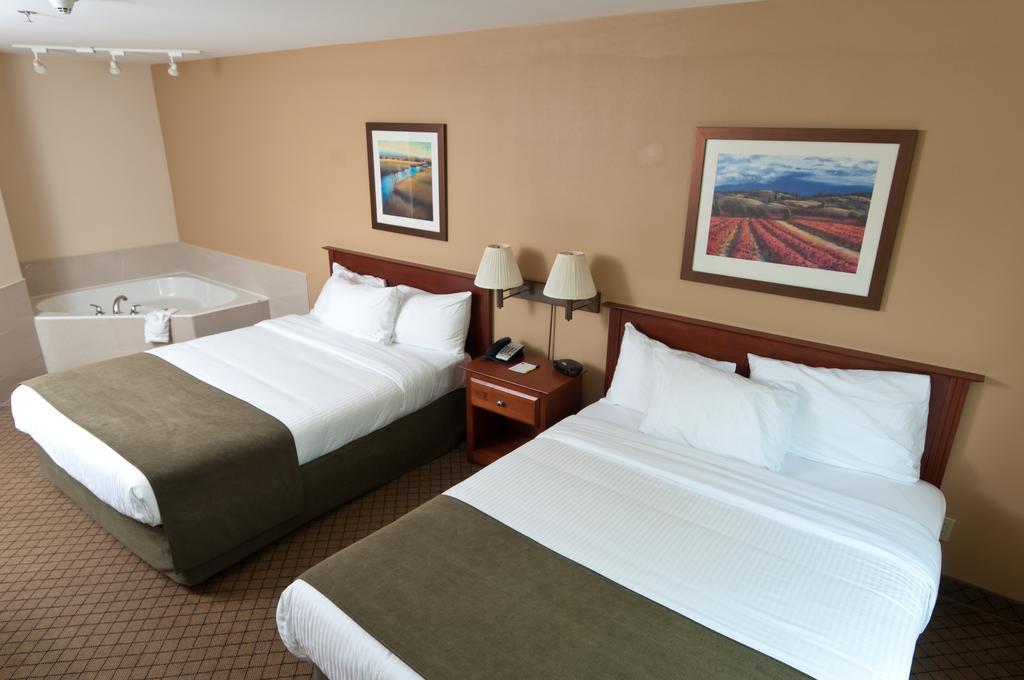 Quality Inn Airport Moncton Exterior photo