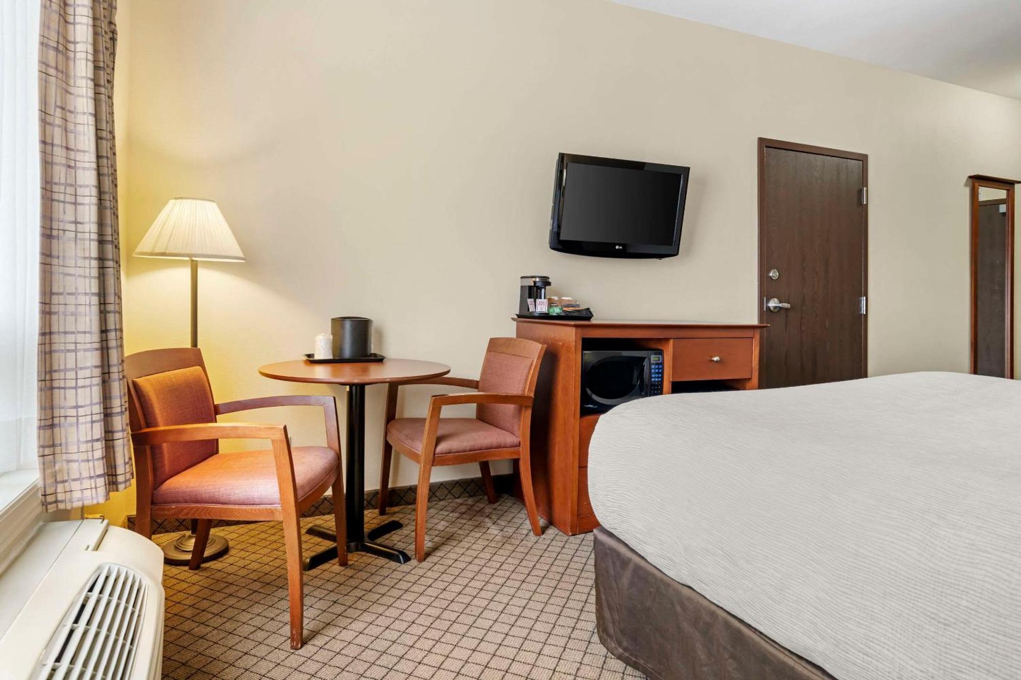 Quality Inn Airport Moncton Exterior photo