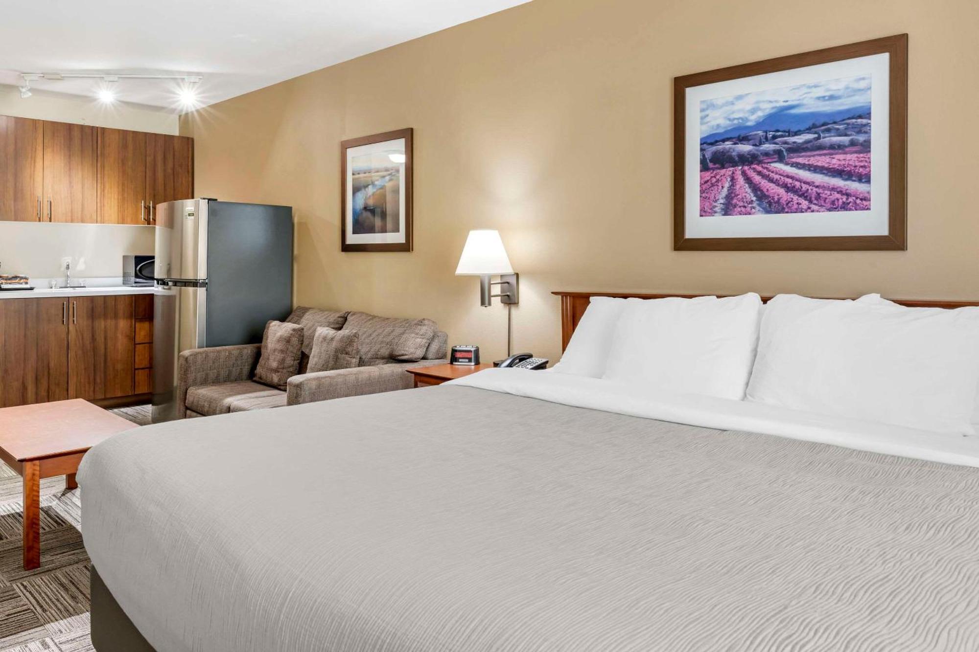 Quality Inn Airport Moncton Exterior photo